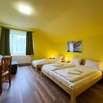Konukevi Irisz Panzio 3*