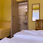 Konukevi Irisz Panzio 3*