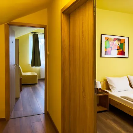 Irisz Panzio Konukevi 3*