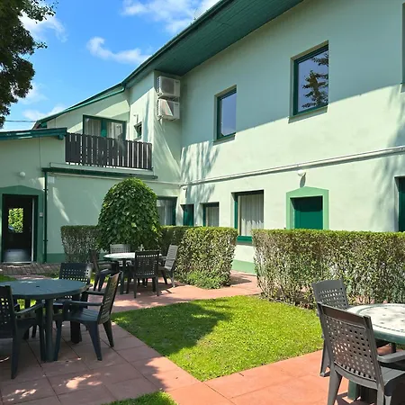 Guest house Irisz Panzio 3*