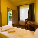 Guest house Irisz Panzio 3*