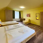 Irisz Panzio Guest house Budapest