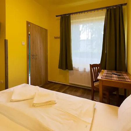 Irisz Panzio بيت ضيافة