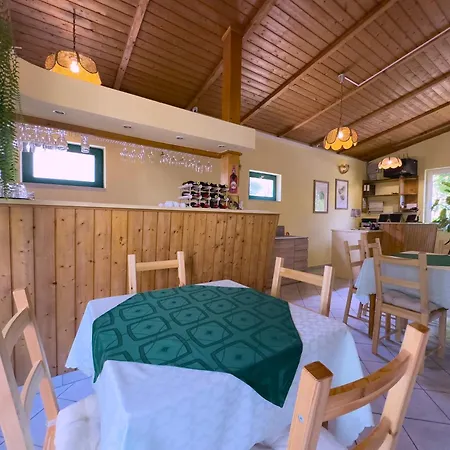 Irisz Panzio Pensionat 3*